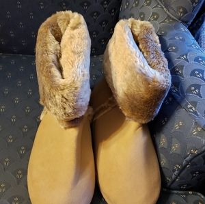 New Totes Isotoner Slippers